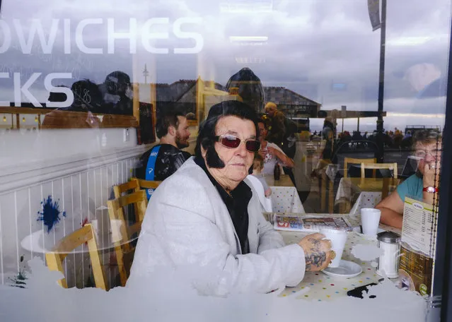 An Elvis fan relaxes in a coffee shop during “The Elvies” on September 24, 2016 in Porthcawl, Wales. “The Elvies” is an annual gathering of Elvis fans and tribute artists which takes place every September. The event consists of hundreds of shows across 20+ venues in the seaside town of Porthcawl, Wales. (Photo by Gareth Cattermole/Getty Images)