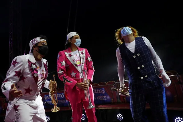 Clowns from “Circo Pastelito” perform for the media ahead of opening the circus under a sanitary protocol against COVID-19 spread in Santiago, Chile on November 25, 2020. (Photo by Ivan Alvarado/Reuters)