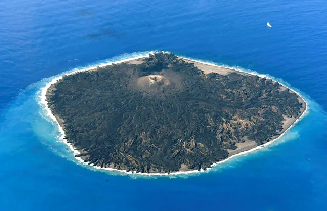 A aerial views shows the pacific island of Nishinoshima, also known as Rosario Island, where researchers started surveillance activities for the first time since its eruption in 2013, some 1,000 kilometers south of Tokyo, Japan October 20, 2016. Until 1973, the rocky outcrop was barely 650 metres long and 200 metres wide, and had experienced little volcanic activity, researchers say. But a spectacular eruption nearby in November 2013 spewed out ash and rock for two years, creating an island spanning 2.68 square kilometres, bigger than the city-state of Monaco in Southern France. (Photo by Reuters/Kyodo News)