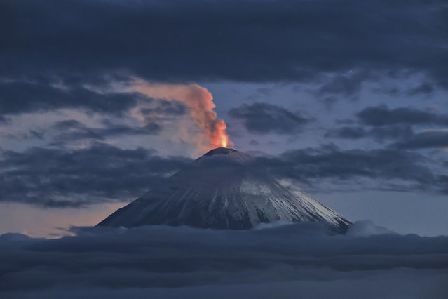 In this photo released by The Russian Academy of Sciences' Vulcanology Institute, The Klyuchevskoy volcano, one of the highest active volcanoes in the world, erupts in northern Kamchatka Peninsula, Russian Far Eat, on Monday, August 4, 2025, sending ash six kilometres into the sky. (Phoot by Yury Demyanchuk, The Russian Academy of Sciences' Vulcanology Institute via AP Photo)