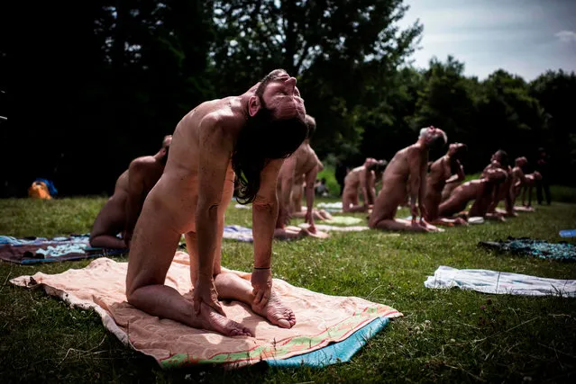 Naturists practice yoga in the Bois de Vincennes on the outskirts of Paris, France on June 24, 2018. (Photo by Philippe Lopez/AFP Photo)