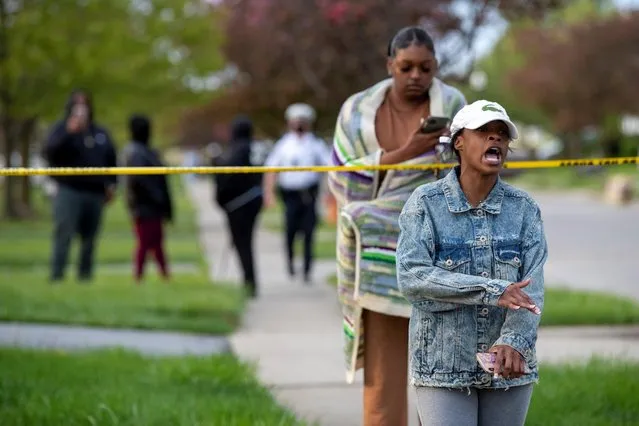 Shanise Washington reacts as investigators work at the scene where 15-year-old Makiyah Bryant was shot and killed by a police officer in Columbus, Ohio, U.S., April 20, 2021. (Photo by Gaelen Morse/Reuters)