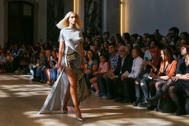 A model presents creation by Portuguese label Story Tailors during the 43rd Portugal Fashion in Porto, Portugal, 20 October 2018. (Photo by Jose Coelho/EPA/EFE)
