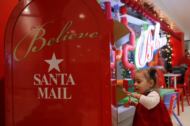 A child mails a letter to Santa at Macy's Herald Square in Manhattan, New York City, U.S., December 22, 2016. (Photo by Andrew Kelly/Reuters)
