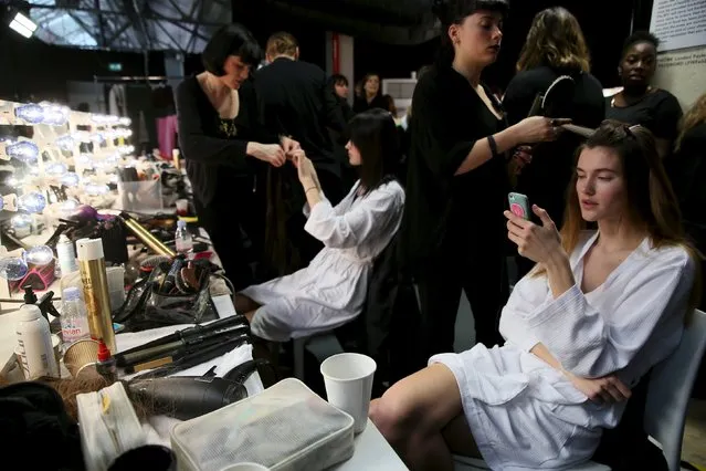 Models are styled backstage of the Japser Conran catwalk show at London Fashion Week Autumn/Winter 16 in London, Britain, February 20, 2016. (Photo by Neil Hall/Reuters)