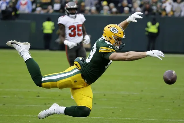 Green Bay Packers tight end Ben Sims (89) tries to catch a pass during the second half of an NFL football game against the Tampa Bay Buccaneers, Sunday, December 17, 2023, in Green Bay, Wis. The pass was incomplete. (Photo by Mike Roemer/AP Photo)