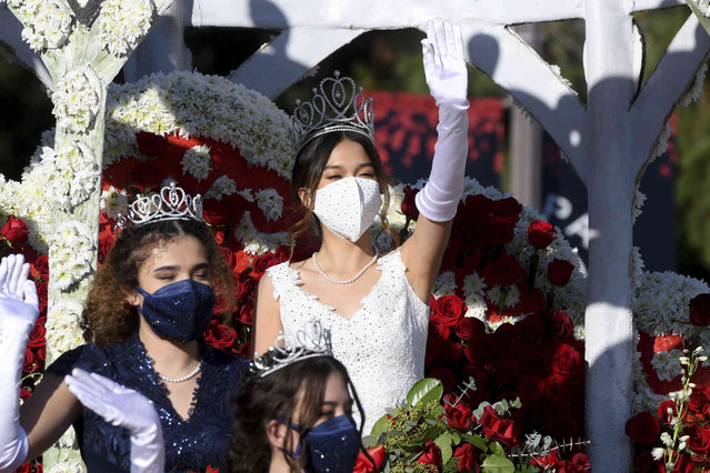 Rose Queen Nadia Chung, center, waves to the crowd at the 133rd Rose Parade in Pasadena, Calif., Saturday, January 1, 2022. (Photo by Michael Owen Baker/AP Photo)