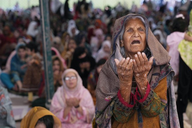 Muslim women perform an Eid al-Fitr prayer, marking the end of the fasting month of Ramadan, at historical Badshahi mosque in Lahore, Pakistan, Wednesday, April, 10, 2024. (Photo by K.M. Chaudary/AP Photo)