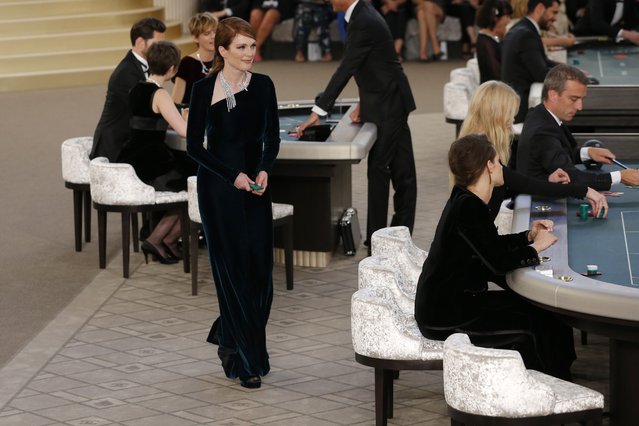 Actress Julianne Moore presents a creation by German designer Karl Lagerfeld as part of his Haute Couture Fall Winter 2015/2016 fashion show for French fashion house Chanel at the Grand Palais which is transformed into a casino in Paris, France, July 7, 2015. (Photo by Stephane Mahe/Reuters)