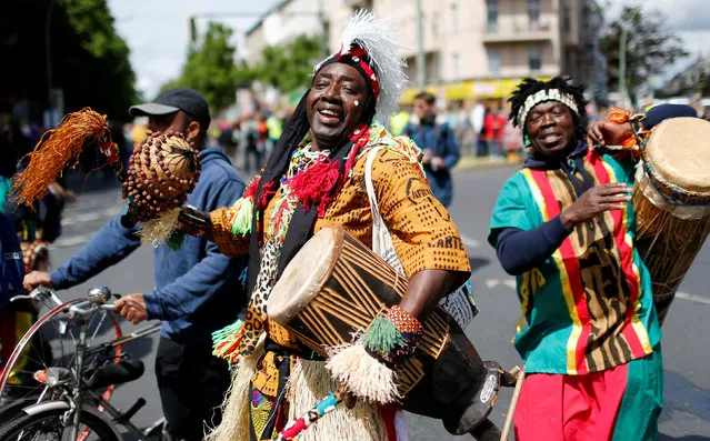 Dancers take part in the Karneval der Kulturen (Carnival of Cultures) street parade of ethnic minorities in Berlin, Germany, May 15, 2016. (Photo by Hannibal Hanschke/Reuters)