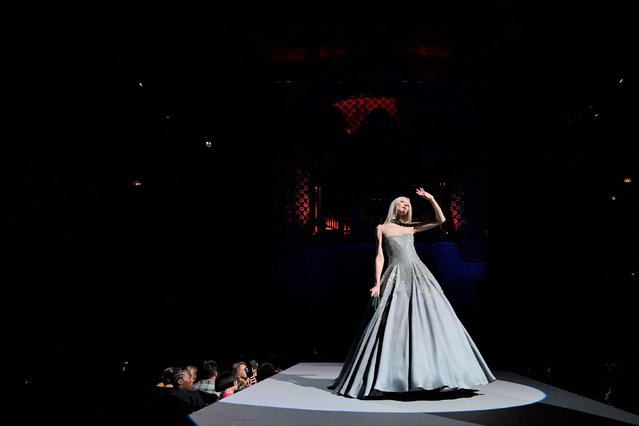 A model presents a creation by Julien Fournie during the Women's Haute-Couture Fall/Winter 2023/2024 Fashion Week in Paris on July 4, 2023. (Photo by Alain Jocard/AFP Photo)