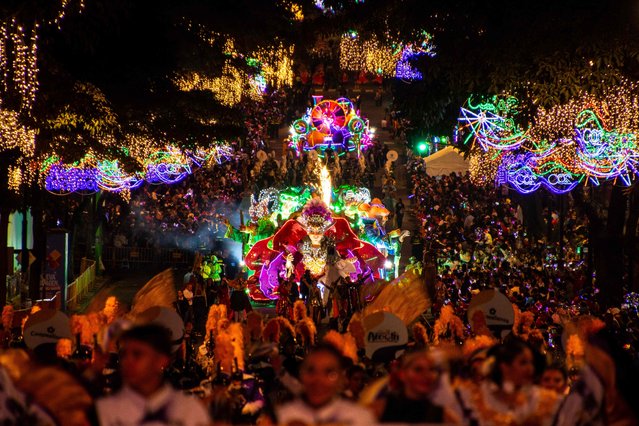Revelers perform during the Festival of Light in San Jose, Costa Rica, on December 16, 2023. (Photo by Ezequiel Becerra/AFP Photo)