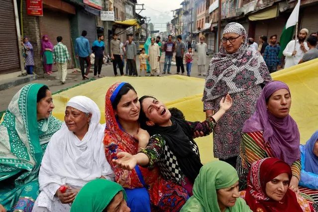 Relatives of Irfan Ahmed, who according to local media died after being hit by a tear gas canister fired by security forces, mourn his death in Srinagar as the city remains under curfew following weeks of violence in Kashmir, August 22, 2016. (Photo by Cathal McNaughton/Reuters)