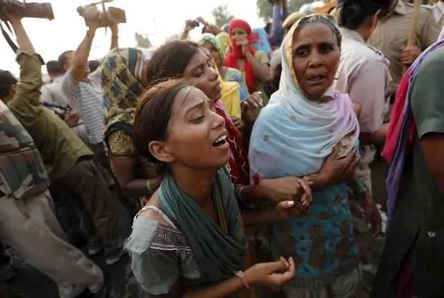 Relatives of two children who were burnt alive, mourn during a protest at Ballabhgarh, in the northern state of Haryana, India, October 21, 2015. (Photo by Adnan Abidi/Reuters)