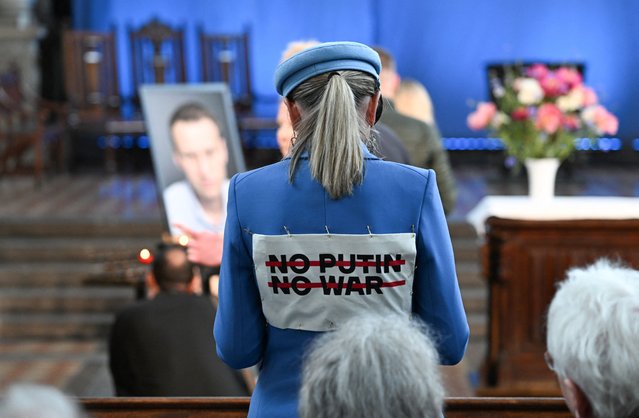 A woman with the inscription “No Putin, No War” attends a memorial service in his honour of late Russian opposition figure Alexei Navalny, on his birthday, on June 4, 2024 at the Church of Saint Mary (Marienkirche) in Berlin. Alexei Navalny died in Russian captivity on February 24, 2024. (Photo by Ralf Hirschberger/AFP Photo)