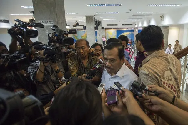Indonesia's Attorney General H.M. Prasetyo speaks to reporters at the presidential palace in Jakarta, March 4, 2015, in this photo taken by Antara Foto. Two convicted Australian drug smugglers were transferred on Wednesday from a Bali prison to an island for execution along with other foreigners, underlining Indonesia's determination to use the death penalty despite international criticism.
 REUTERS/Antara Foto/Ismar Patrizki (INDONESIA)  
