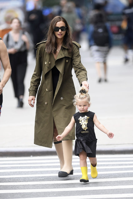 Irina Shayk takes a stroll with her daughter Lea Shank-Cooper in New York City on June 19, 2019. (Photo by Elder Ordonez/Splash News and Pictures)