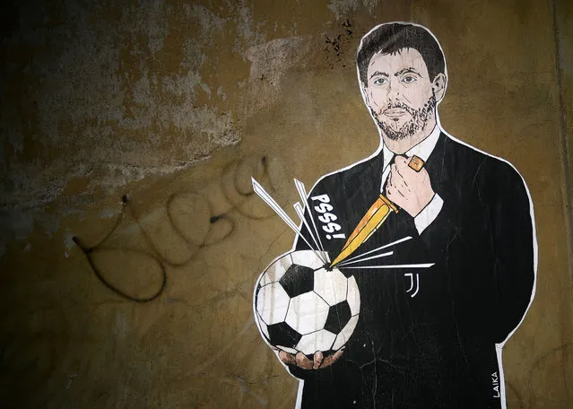 A photo shows a grafiti entitled “The failed coup” (Il Golpe Fallito) by Italian artist Laika, showing Juventus President Andrea Agnelli puncturing a football, near the headquarters of the Italian Football Federation in Rome on April 21, 2021. Italian champions Juventus, one of the driving forces behind the the new European Super League said on April 21, 2021 the project could not go ahead as planned after the withdrawal of most of the 12 founding teams. (Photo by Filippo Monteforte/AFP Photo)