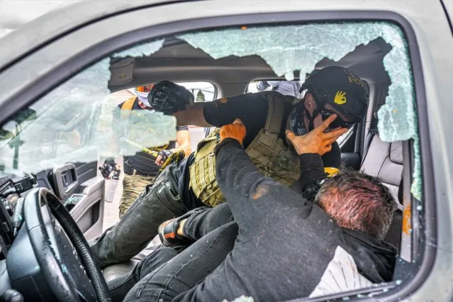 A member of the far-right group Proud Boys and a left-wing counter protester fight in a truck on August 22, 2021 in Portland, Oregon. The Proud Boys and other far-right extremists fought with anti-fascist activists in Portland on the anniversary of a similar fight in 2020.  (Photo by Nathan Howard/Getty Images)