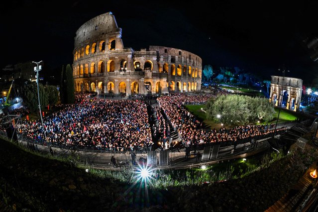 A general view shows people gather by the Colosseum monument in Rome during the Way of the Cross (Via Crucis) prayer service in Rome on April 7, 2023 as part of celebrations of the Holy Week. Pope Francis, who is recovering from bronchitis and last week spent three nights in hospital, will not attend the traditional “Way of the Cross” prayer service on Good Friday, the Vatican said. (Photo by Andreas Solaro/AFP Photo)