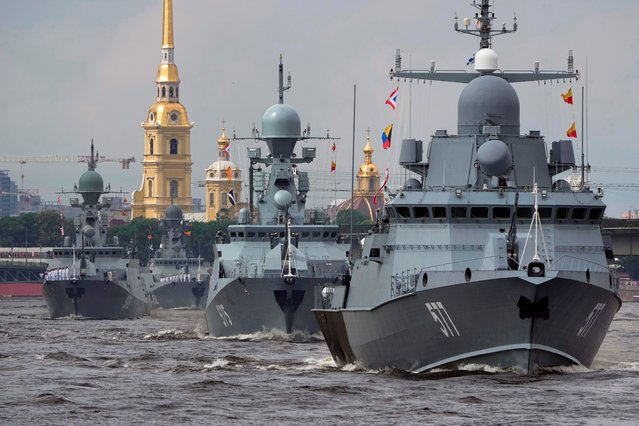 Warships sail along the Neva River during a naval parade rehearsal in St. Petersburg, Russia, Sunday, July 21, 2024. The celebration of Navy Day in Russia is traditionally marked on the last Sunday of July and will be celebrated on July 28 this year. (Photo by Dmitri Lovetsky/AP Photo)