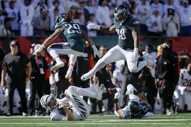 Philadelphia Eagles cornerback Avonte Maddox (29) and defensive tackle Jalen Carter (98) try to avoid contact with downed Cincinnati Bengals tight end Mike Gesicki, bottom left, and Eagles' Zack Baun (53) during the first half of an NFL football game, Sunday, October 27, 2024 in Cincinnati. (Photo by Carolyn Kaster/AP Photo)