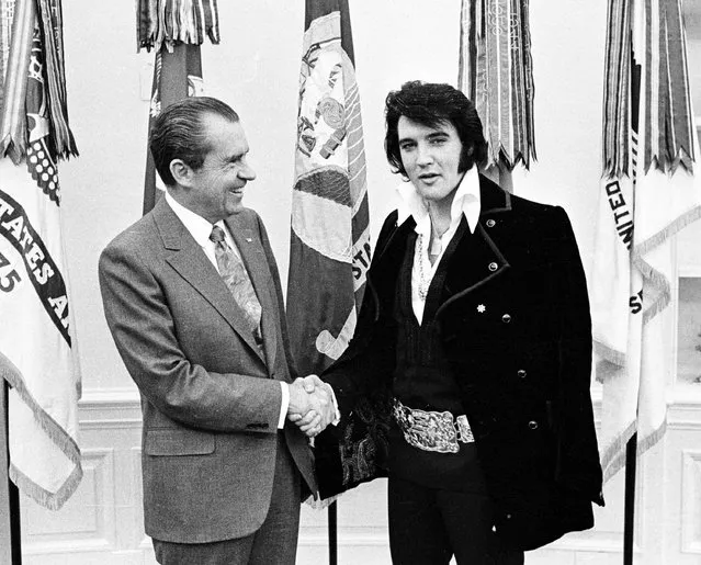 Rock and roll musician Elvis Presley visits President Richard Nixon on December 21, 1970 at the White House in Washington, D.C. (Photo by Michael Ochs Archives/Getty Images)