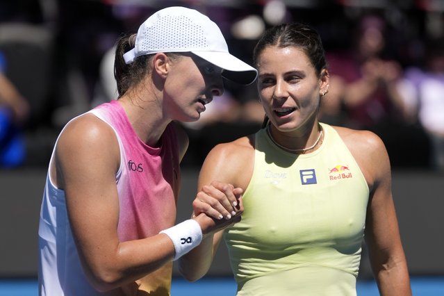 Iga Swiatek, left, of Poland, is congratulated by Emma Navarro of the U.S. following their quarterfinal match at the Australian Open tennis championship in Melbourne, Australia, Wednesday, January 22, 2025. (Photo by Asanka Brendon Ratnayake/AP Photo)