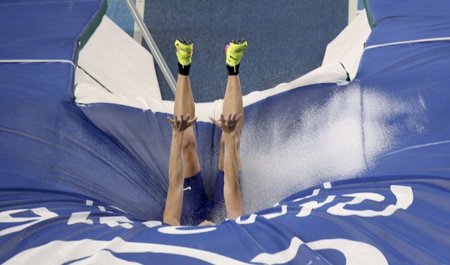2016 Rio Olympics, Athletics, Final, Men's Pole Vault Final, Olympic Stadium, Rio de Janeiro, Brazil on August 15, 2016. Water splashes up as Sam Kendricks (USA) of USA lands after a jump. (Photo by Alessandro Bianchi/Reuters)