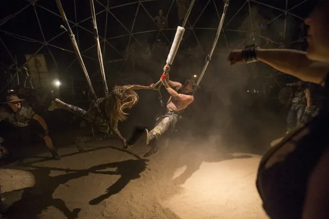 Enthusiasts fight at the Thunderdome during Wasteland Weekend event in California City, California September 26, 2015. (Photo by Mario Anzuoni/Reuters)