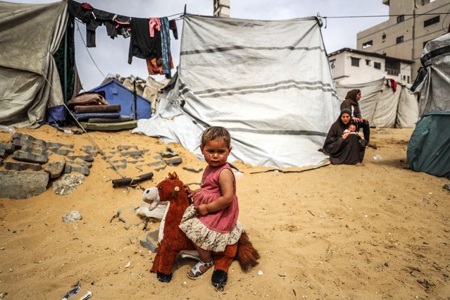 Palestinians try to continue their daily lives in makeshift tents amid the rubble of destroyed buildings in Gaza City, Gaza despite ongoing Israeli attacks on April 07, 2025. Deprived of the most basic needs such as shelter, food and clean water, Palestinians also struggle to survive their daily lives in difficult living conditions. (Photo by Mahmoud ssa/Anadolu via Getty Images)
