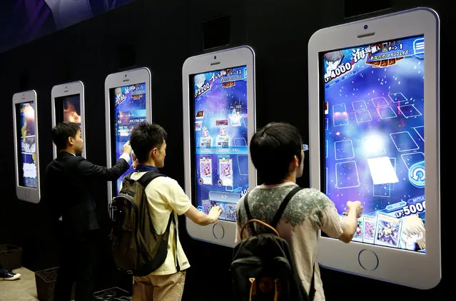 People play video games on mobile phone-shaped screens at Tokyo Game Show 2016 in Chiba, east of Tokyo, Japan, September 15, 2016. (Photo by Kim Kyung-Hoon/Reuters)