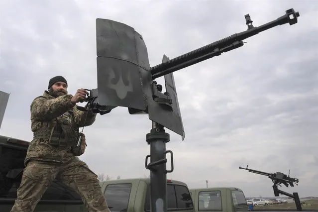 A Ukrainian soldier of a mobile air defence unit demonstrates his skills at the Antonov airport in Hostomel, on the outskirts of Kyiv, Ukraine, Saturday, April 1, 2023. (Photo by Efrem Lukatsky/AP Photo)