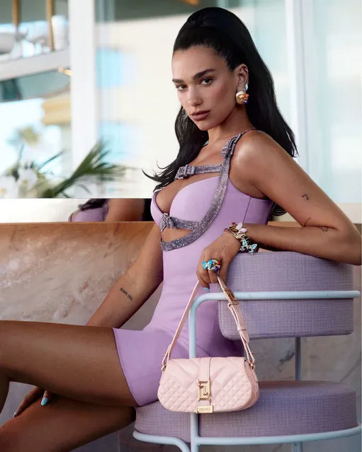 English-Albanian singer Dua Lipa early June 2023 shows off curves as she teams up with luxury fashion firm Versace for a new collection. The chart-topping beauty designed the La Vacanza High Summer 2023 collection with Donatella Versace. (Photo by Versace/TNI Press)