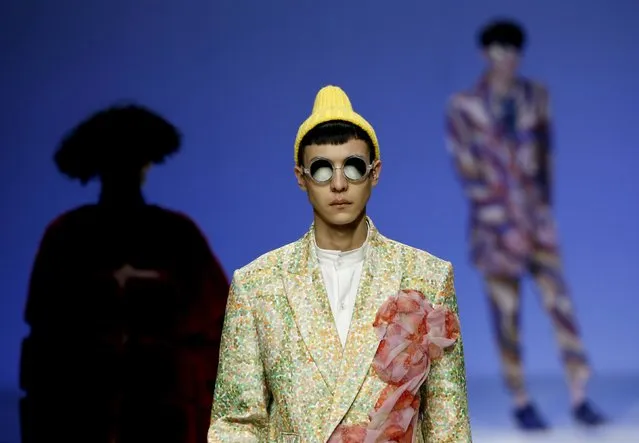 Models show creations at the “BIFT (Beijing Institute of Fashion Technology)-ELLASSAY” scholarship awarding ceremony during China Fashion Week in Beijing, March 26, 2015. (Photo by Kim Kyung-Hoon/Reuters)