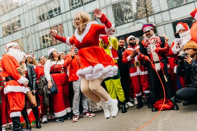 Rosa Roses, 49, from Port St. Lucie, Florida, plays jump rope during SantaCon in New York on December 9, 2023. This is her first Snatacon to particulate. (Photo by Jeenah Moon for The Washington Post)
