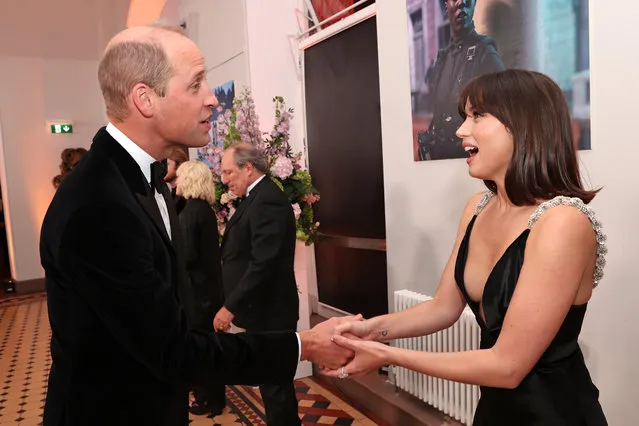 Britain's Prince William, Duke of Cambridge (L) meets with Cuban actor Ana de Armas ahead of the World Premiere of the James Bond 007 film “No Time to Die” at the Royal Albert Hall in west London on September 28, 2021. Celebrities and royals walk the red carpet in central London on Tuesday for the star-studded but much-delayed world premiere of the latest James Bond film, “No Time To Die”. (Photo by Chris Jackson/Pool via AFP Photo)