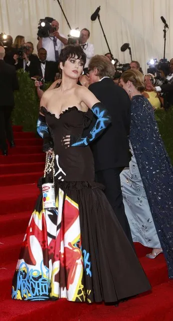 U.S. singer Katy Perry arrives for the Metropolitan Museum of Art Costume Institute Gala 2015 celebrating the opening of “China: Through the Looking Glass” in Manhattan, New York May 4, 2015. (Photo by Andrew Kelly/Reuters)