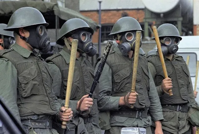 British Army Riot Squad troops wearing gas masks, bullet proof vests and wielding two foot long batons during a demonstration in Belfast, Northern Ireland on October 2, 1969. It has been 25 years since the striking of the Good Friday Agreement, the landmark peace accord that ended three decades of violence in Northern Ireland, a period known as “the Troubles”. (Photo by Peter Kemp/AP Photo)
