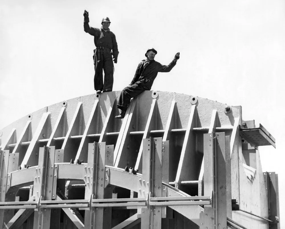 Building of the Golden Gate Bridge