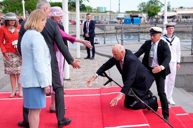 Norway's King Harald stumbles, as he and Queen Sonja are received by Denmark's Queen Margrethe at Toldboden, in the Port of Copenhagen, Denmark on June 15, 2023. (Photo by Mads Claus Rasmussen/Ritzau Scanpix via Reuters)