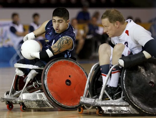 Argentina's Juan Herrerra (L) passes the United States' Rob Deller during their wheelchair rugby match at the Toronto 2015 Parapan Am Games in Mississauga, Ontario August 8, 2015. (Photo by Chris Helgren/Reuters)