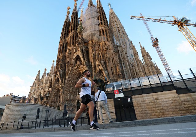 Britain's Mike Humphreys, 33, from Hedon in East Yorkshire runs past the Sagrada Familia Basilica during his 30 marathons in 30 days, in 30 different countries. He started in Barcelona, Spain last Friday on October 4, 2024. The aim of this challenge is to raise funds and awareness to highlight MND. Motor neurone disease (MND) is an uncommon condition that affects the brain and nerves. There are treatments to help reduce the impact it has on a person's daily life. Mike lost his friend Carl Giblin to MND in 2013 and is currently helping another friend, Craig Eskrett who was diagnosed in 2023. (Photo by Nacho Doce/Reuters)