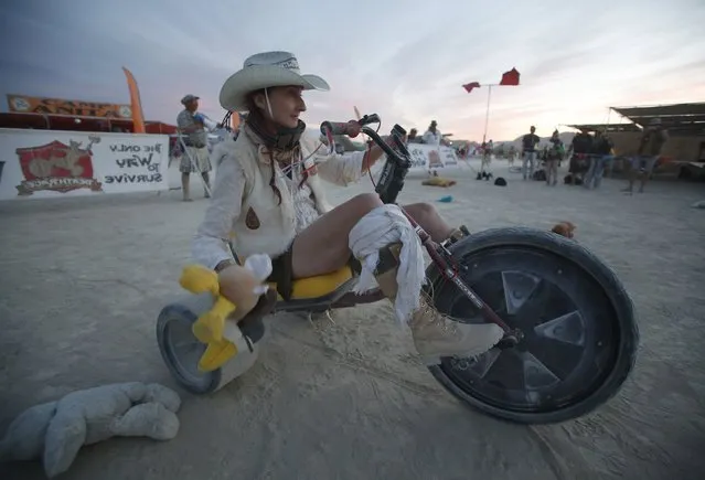 Sandy Peach competes in the Carnival of Death Race on High Rollers during the Burning Man 2015 “Carnival of Mirrors” arts and music festival in the Black Rock Desert of Nevada, September 3, 2015. (Photo by Jim Urquhart/Reuters)