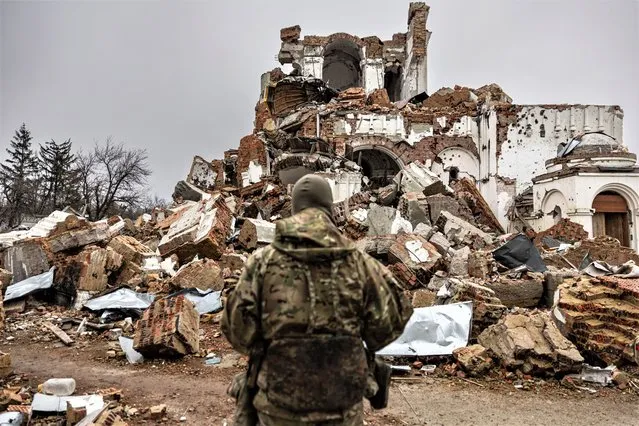 Caesar, 50-year-old, a Russian who joined the Freedom of Russia Legion to fight on the side of Ukraine, stands in front of a destroyed monastery in Dolyna, eastern Ukraine on December 26, 2022. Freedom of Russia Legion is a Foreign volunteer legion formed in March 2022 with defectors from the Russian Armed Forces, Russian and Belarusian volunteers. (Photo by Sameer Al-Doumy/AFP Photo)