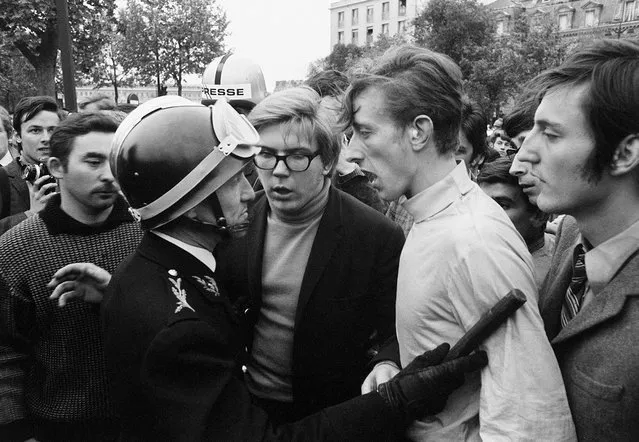 On the Quai d’Orsay at the Pont des Invalides, (the bridge was closed by police), students come face-to-face with a baton wielding riot policeman during a march from Place Denfert-Rochereau towards the Avenue des Champs-Elysees in Paris, France on May 7, 1968. (Photo by Gökşin Sipahioğlu/SIPA Press)