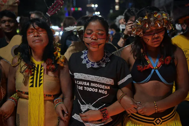Brazilian indigenous people protest for the demarcation of indigenous land and over the murder of British journalist Dom Phillips and Brazilian Indigenous affairs specialist Bruno Pereira, in Sao Paulo, Brazil, on June 23, 2022. (Photo byNelson Almeida/AFP Photo)