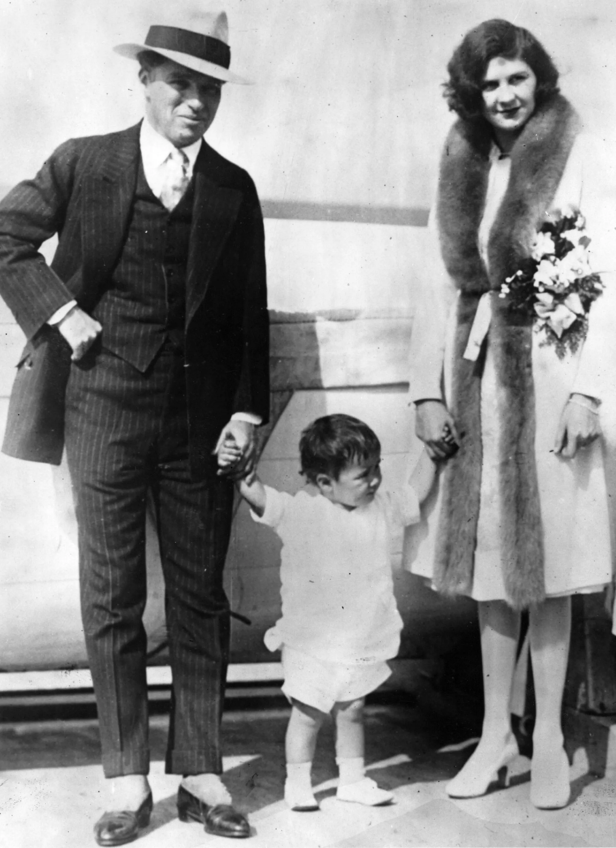 Жена чарли чаплина. Лита грей и Чарли Чаплин. Чарли Чаплин с женой. Чарли Чаплин с семьей. Чарли Чаплин с женой в молодости.