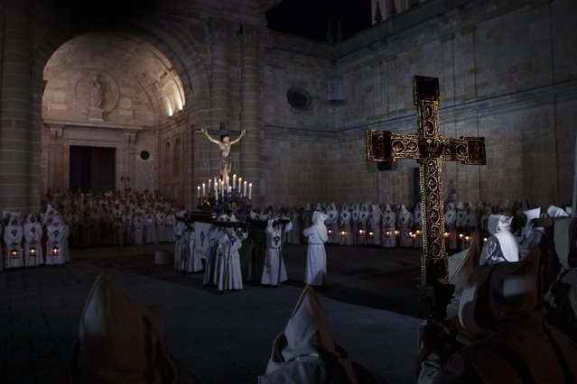 Penitents of the Santisimo Cristo del Espiritu Santo brotherhood take part in a Holy Week procession in Zamora, Spain, Friday, March 27, 2015. (Photo by Daniel Ochoa de Olza/AP Photo)