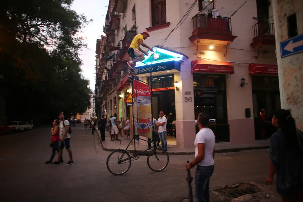 Cycling Head and Shoulders above Havana